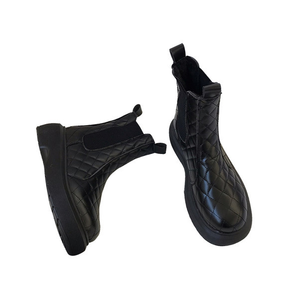 Naiste tepitud saapad ökonahast ja lameda tallaga