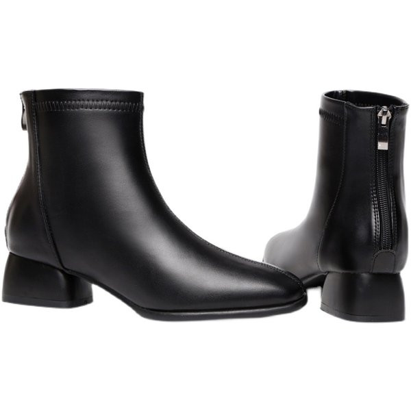 Fekete színű, cipzáras női bőrcsizma