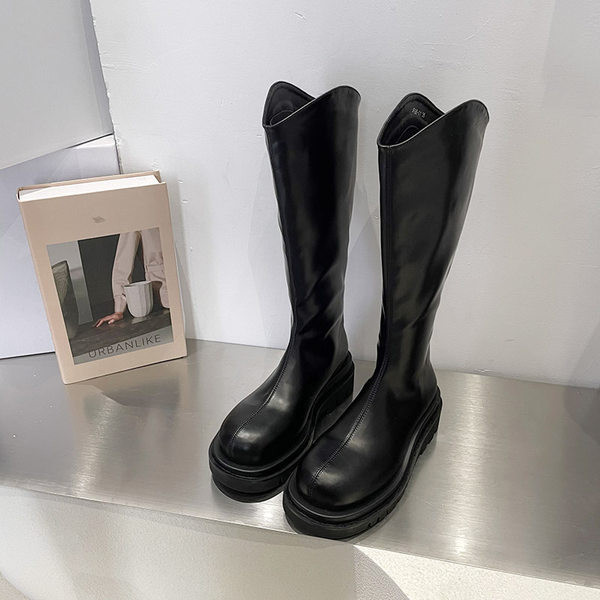 Moodsad lameda tallaga kunstnahast naiste saapad