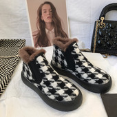 Sooja voodriga ja lameda tallaga naiste saapad