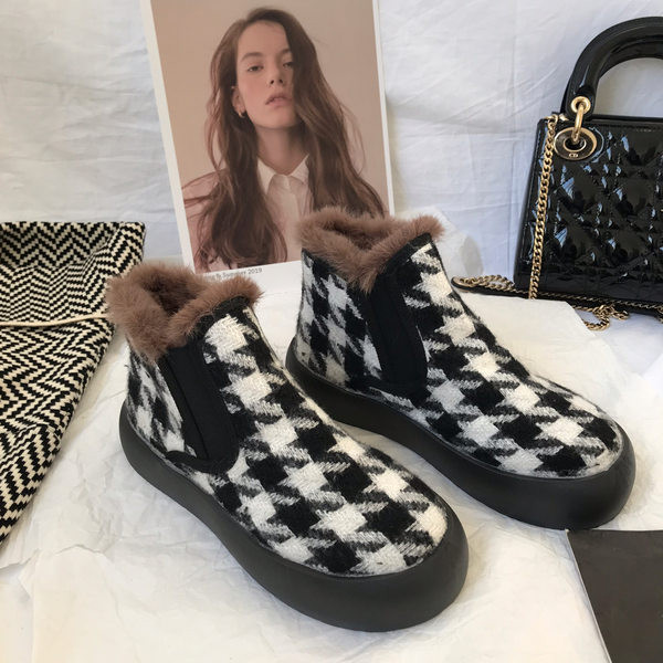 Sooja voodriga ja lameda tallaga naiste saapad