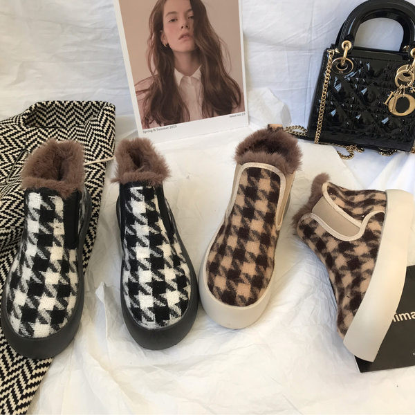 Sooja voodriga ja lameda tallaga naiste saapad