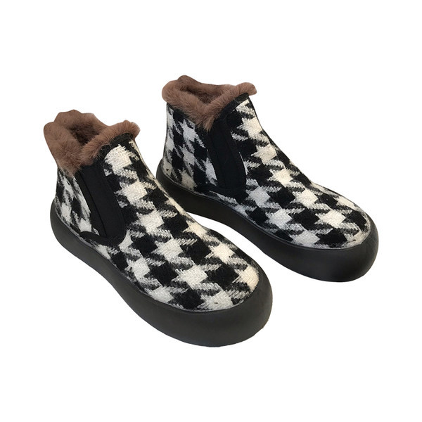 Sooja voodriga ja lameda tallaga naiste saapad