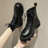 Moodsad kahe mudeliga naiste nahksaapad paeltega