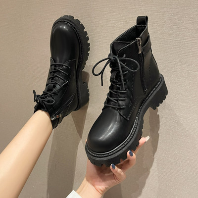 Moodsad kahe mudeliga naiste nahksaapad paeltega