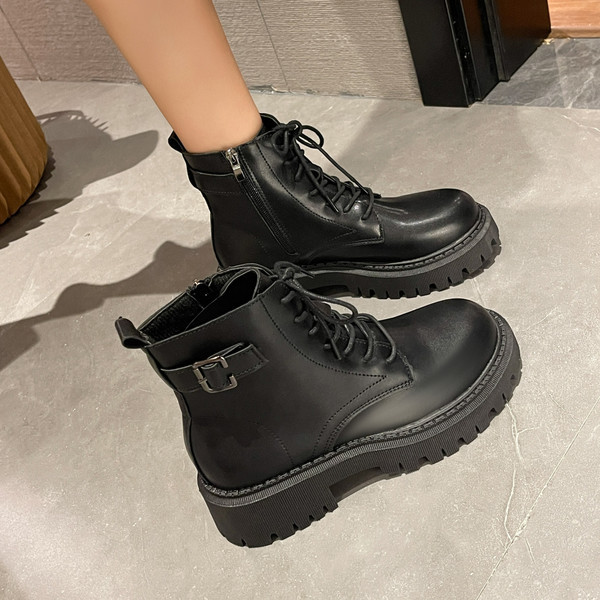 Moodsad kahe mudeliga naiste nahksaapad paeltega