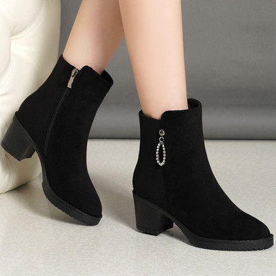 Γυναικείες μπότες σουέτ - πολλά μοντέλα