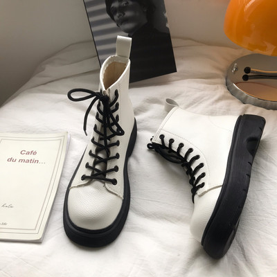 Naiste retrosaapad ümar paeltega mudel