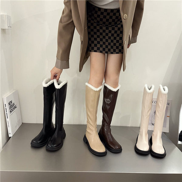 Kolmes värvitoonis sooja voodriga nahast saapad