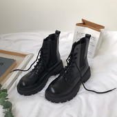 Modern birkózás nyakkendővel és durva talppal nőknek