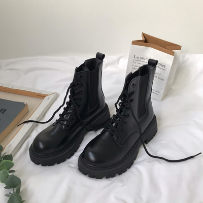 Modern birkózás nyakkendővel és durva talppal nőknek