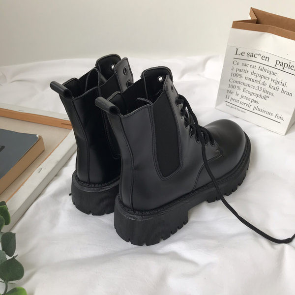 Modern birkózás nyakkendővel és durva talppal nőknek