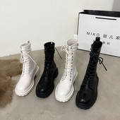 Moodsad naiste nahksaapad paeltega - valge ja must