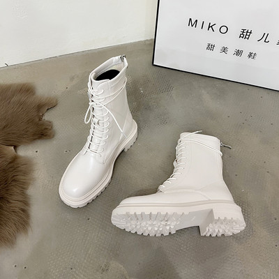 Moodsad naiste nahksaapad paeltega - valge ja must