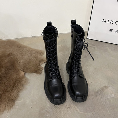 Moodsad naiste nahksaapad paeltega - valge ja must