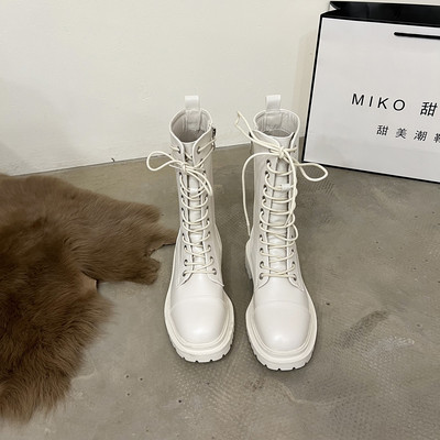 Moodsad naiste nahksaapad paeltega - valge ja must