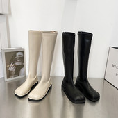 Naiste lameda tallaga nahast saapad