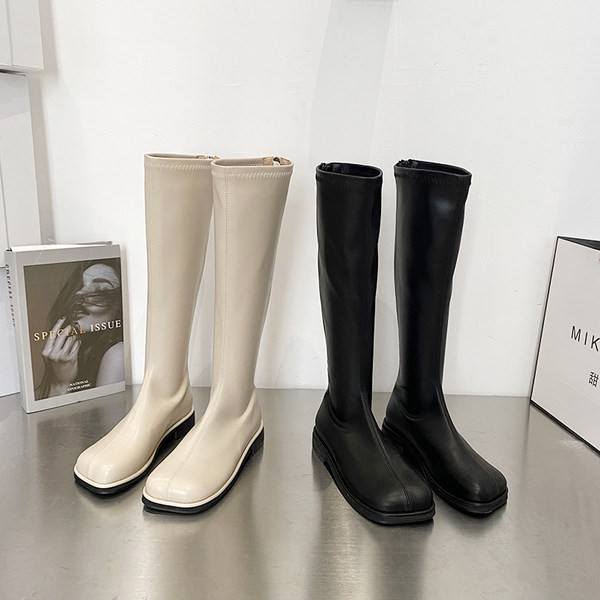 Naiste lameda tallaga nahast saapad