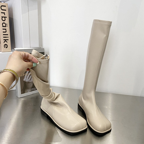 Naiste lameda tallaga nahast saapad