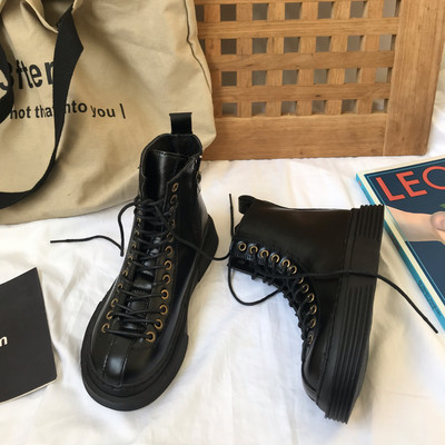 Naiste vabaaja nahast saapad ümar paeltega mudel