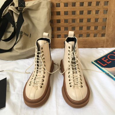 Naiste vabaaja nahast saapad ümar paeltega mudel