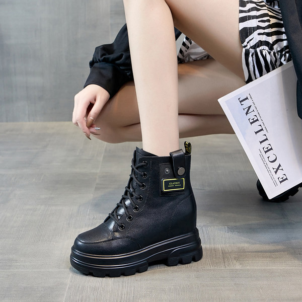 Új platformos női csizma modell