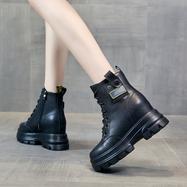 Új platformos női csizma modell