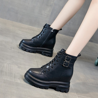 Pandlaga musta värvi naiste saapad