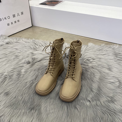 Bőr modern női csizma fűzővel és lapos talppal