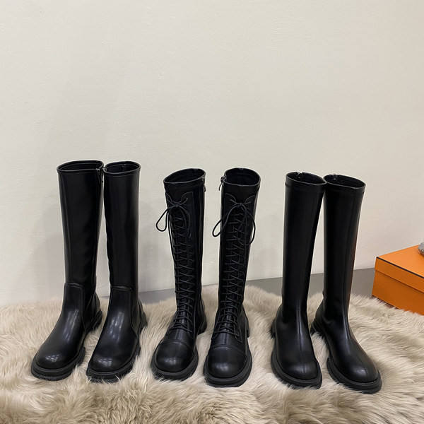 Valge ja musta värvi nahksaapad - kaks mudelit