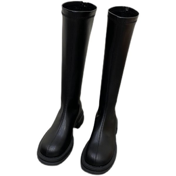 Valge ja musta värvi nahksaapad - kaks mudelit