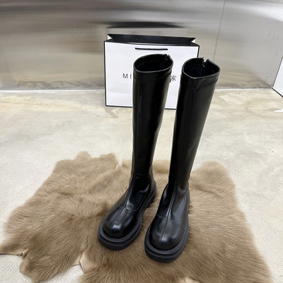 Naiste lameda tallaga nahast saapad