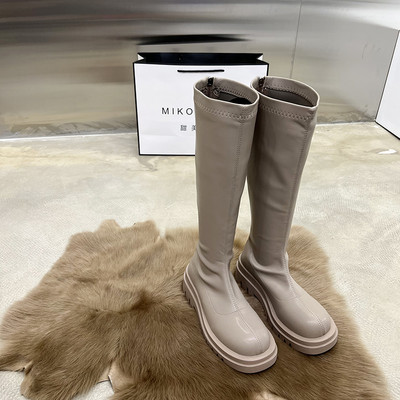 Naiste lameda tallaga nahast saapad