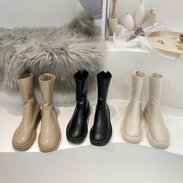 Naiste vabaaja kolmes värvitoonis kunstnahast saapad