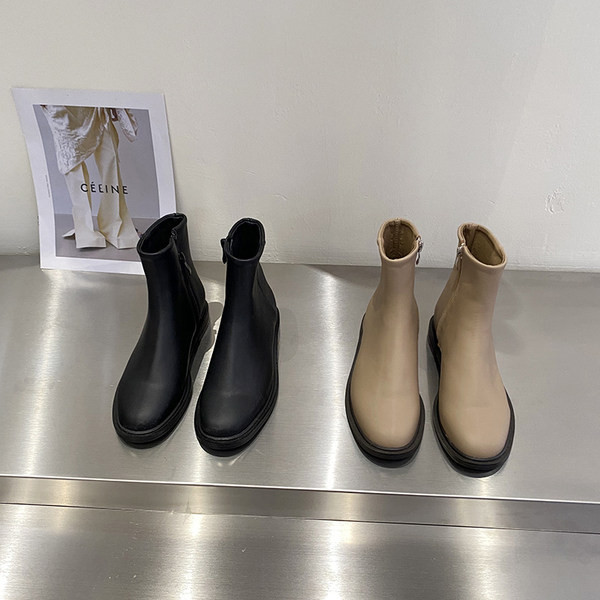 Kahes värvitoonis küljetõmblukuga naiste nahast saapad