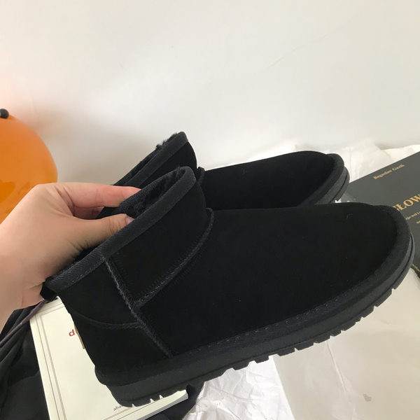 Sooja voodriga ja lameda tallaga naiste saapad