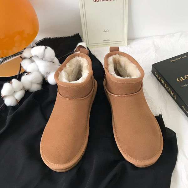 Sooja voodriga ja lameda tallaga naiste saapad