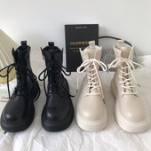 Kuuba naiste saapad tugeva talla ja paeltega