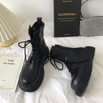 Kuuba naiste saapad tugeva talla ja paeltega