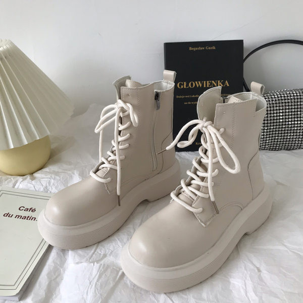 Kuuba naiste saapad tugeva talla ja paeltega