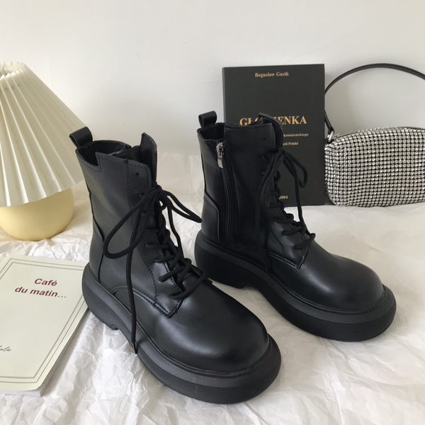 Kuuba naiste saapad tugeva talla ja paeltega