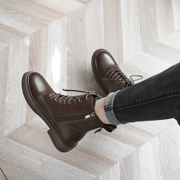 Új modell női csizma eco bőrrel, fűzővel