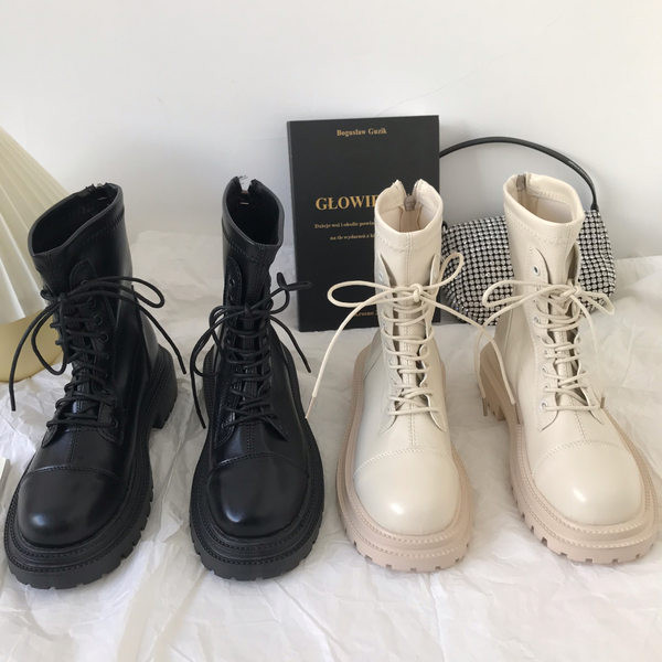 Naiste beeži ja musta paeltega nahast saapad