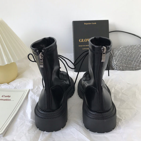 Naiste beeži ja musta paeltega nahast saapad