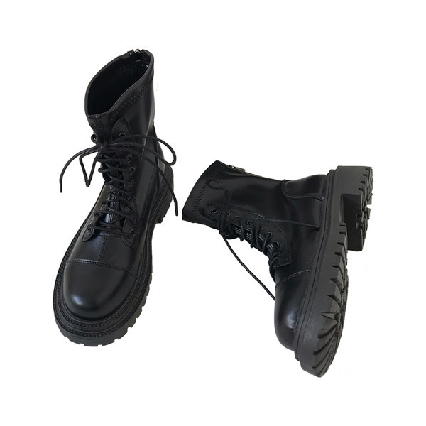 Naiste beeži ja musta paeltega nahast saapad