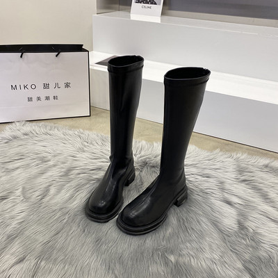 Naiste kunstnahast saapad ümara mudeli ja lukuga