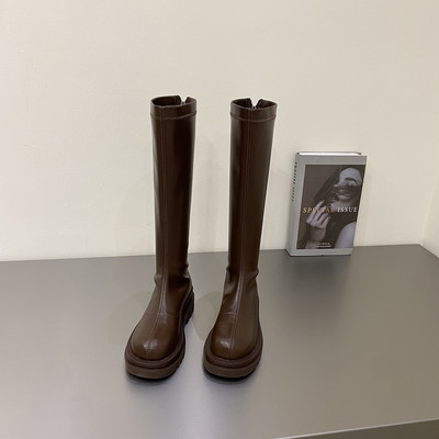 Női bőrcsizma lapos talppal - három színben