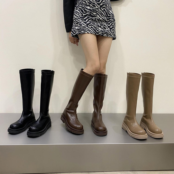 Női bőrcsizma lapos talppal - három színben