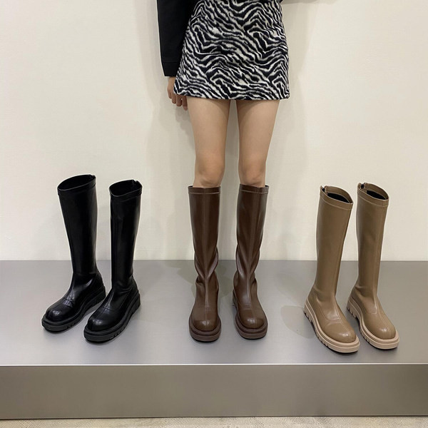 Női bőrcsizma lapos talppal - három színben