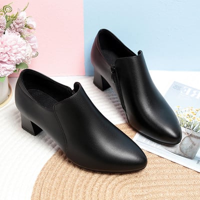 Γυναικεία παπούτσια από οικολογικό δέρμα με τακούνι 5,5 cm - μαύρο χρώμα